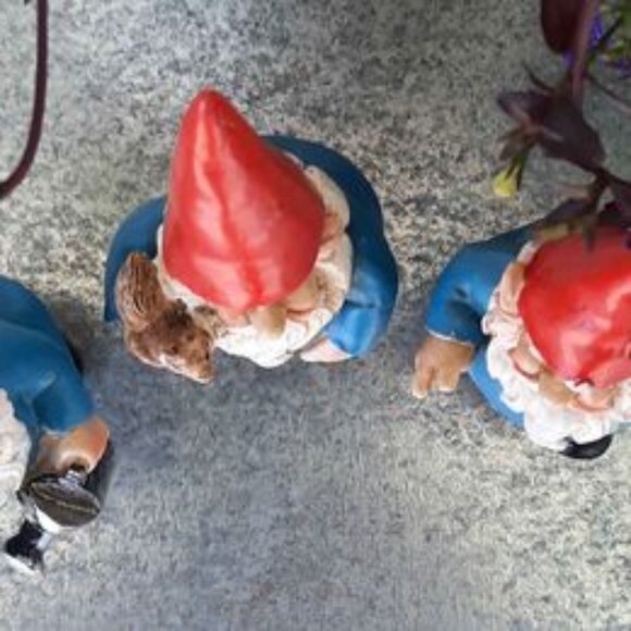 Garden Gnomes Mini Miniature Painted Resin Three Piece Set Indoor Outdoor NEW - Picture 4 of 4